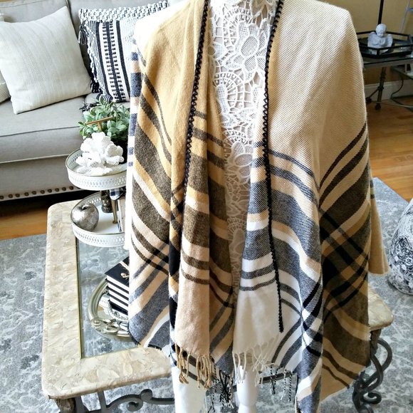 Mud Pie Accessories - NWOT! PRETTY Plaid Fringed CAPE SHAWL By MUD PIE